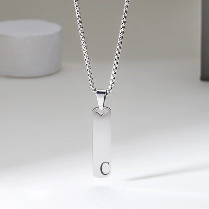 Colar Barra com Inicial (A–Z) em Aço Inoxidável – Estilo, Personalidade e Elegância